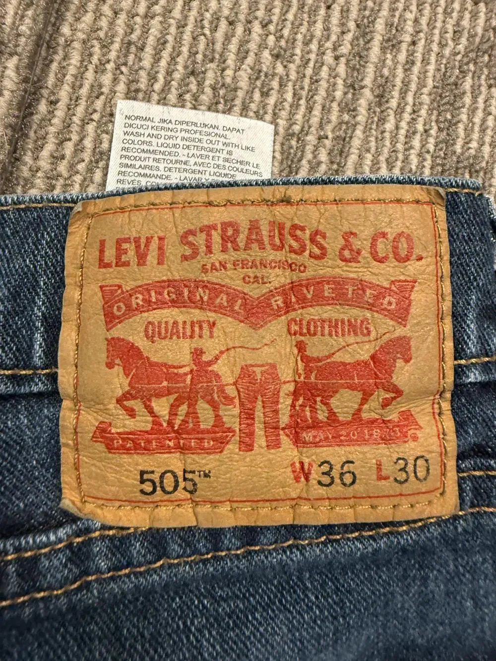 Levis 505 Jeans Mens 36x30 Blue Medium Wash Regular Fit Straight Denim Pants